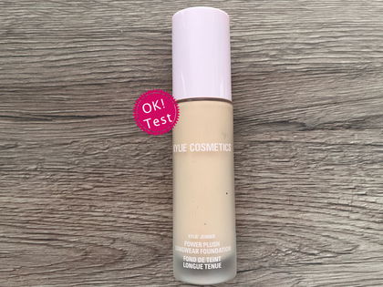 Make-up im OK! Test: Wie gut ist die Foundation von Kylie Cosmetics?