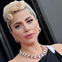 Make-up: Lady Gaga schwört auf dieses 2-in-1-Puder mit Weichzeichner-Effekt