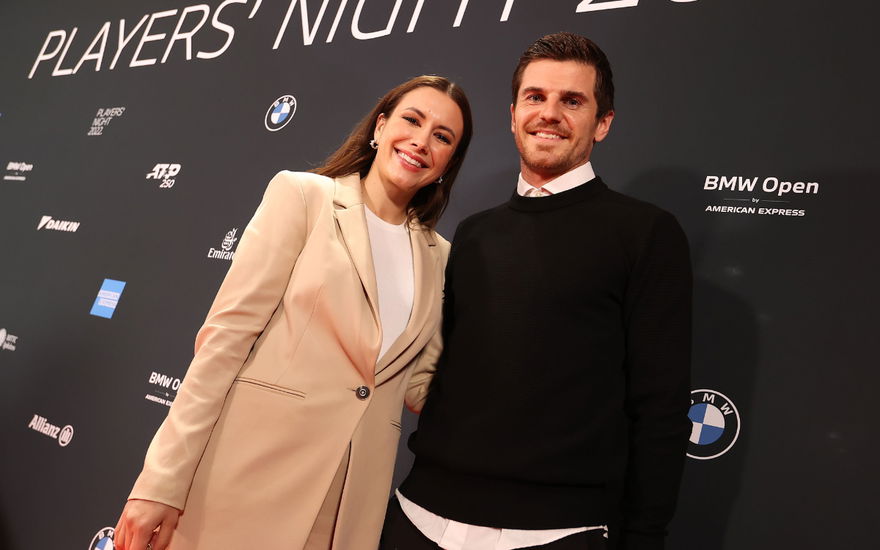 Jonas Hofmann und Laura Winter strahlen