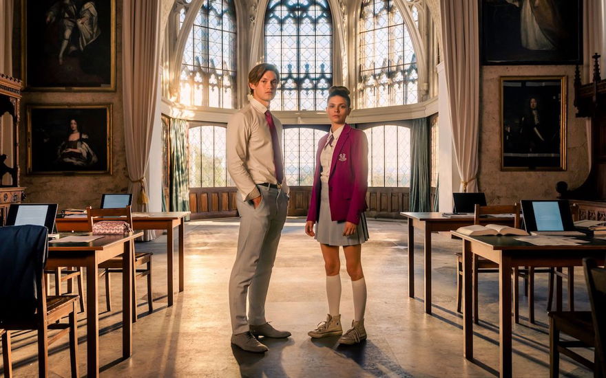 Maxton Hall Szenenfoto mit Damian Hardung und Harriet Herbig Matten