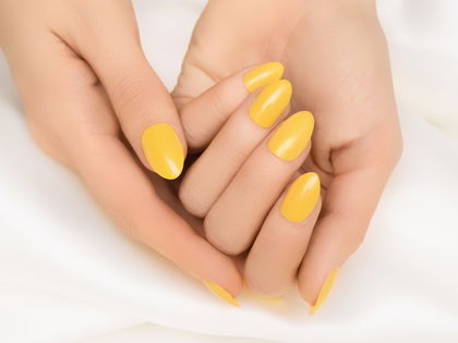 Laut Promis: Buttergelbe Nägel sind der aktuelle Maniküre-Trend