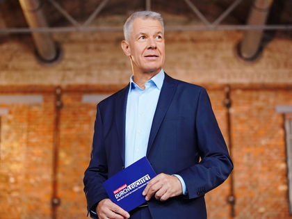 Peter Kloeppel früher & heute: So krass hat sich der RTL-Moderator verändert