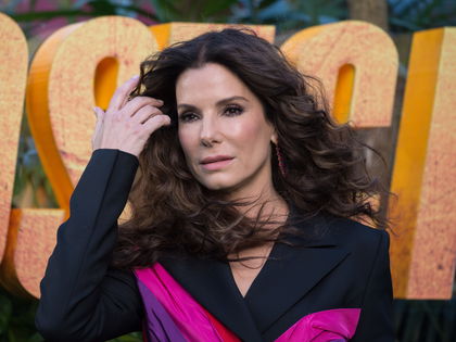Sorge um Sandra Bullock: Fotos auf Krücken aufgetaucht
