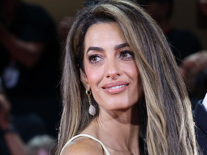 Amal Clooney liebt diese Mascara mit 24-Stunden Lifting-Effekt – und wir haben sie getestet!