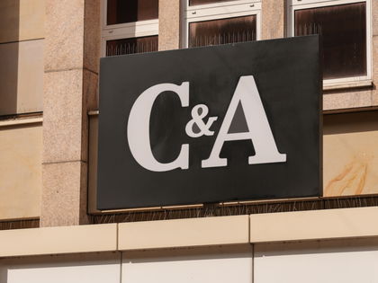 Statt Stiefel: Diese Halbschuhe in Lack-Optik von C&A sind ideal für den Herbst
