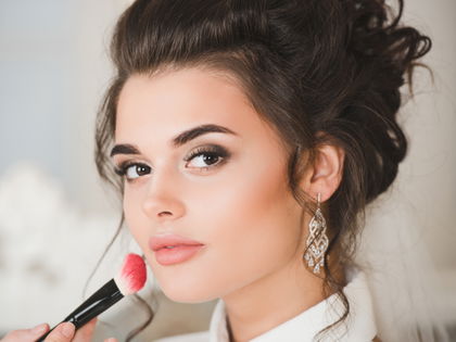 "Sunkissed", "Boyfriend" und Co: Blush-Trends für den Herbst 2024