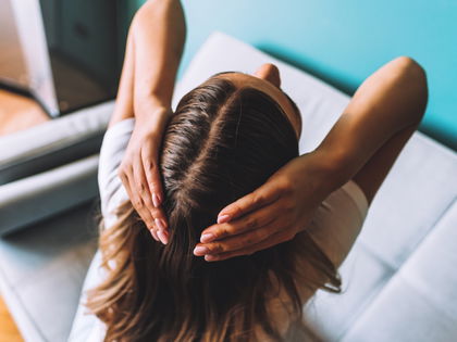 Hausmittel für trockene Kopfhaut: Die 5 besten Naturprodukte