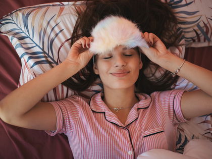 Laut Studie: Dieses 9-Euro-Serum glättet Falten über Nacht bei Frauen ab 30