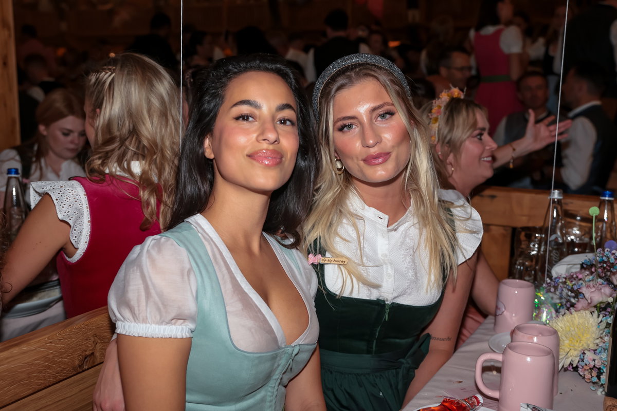Gizeh Emre und Luna Schweiger auf dem Oktoberfest