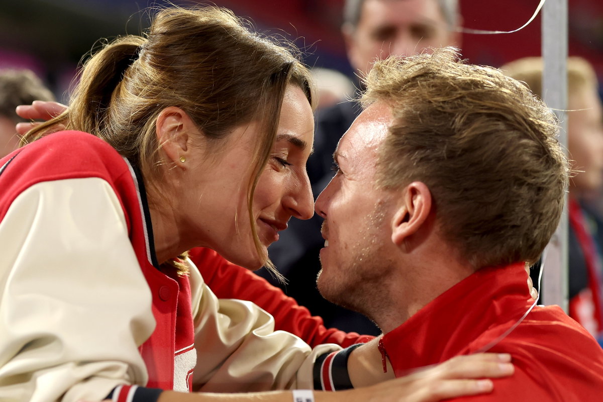 Julian Nagelsmann küsst Lena Wurzenberger