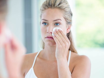 Laut Usern: Mit diesem Wundermittel schminkst du deine Wimpern in 2 Minuten ab