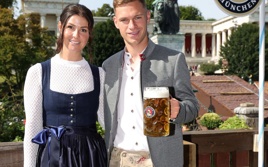 Oktoberfest 2024: Stars des FC Bayern - Joshua Kimmich mit Ehefrau Lina