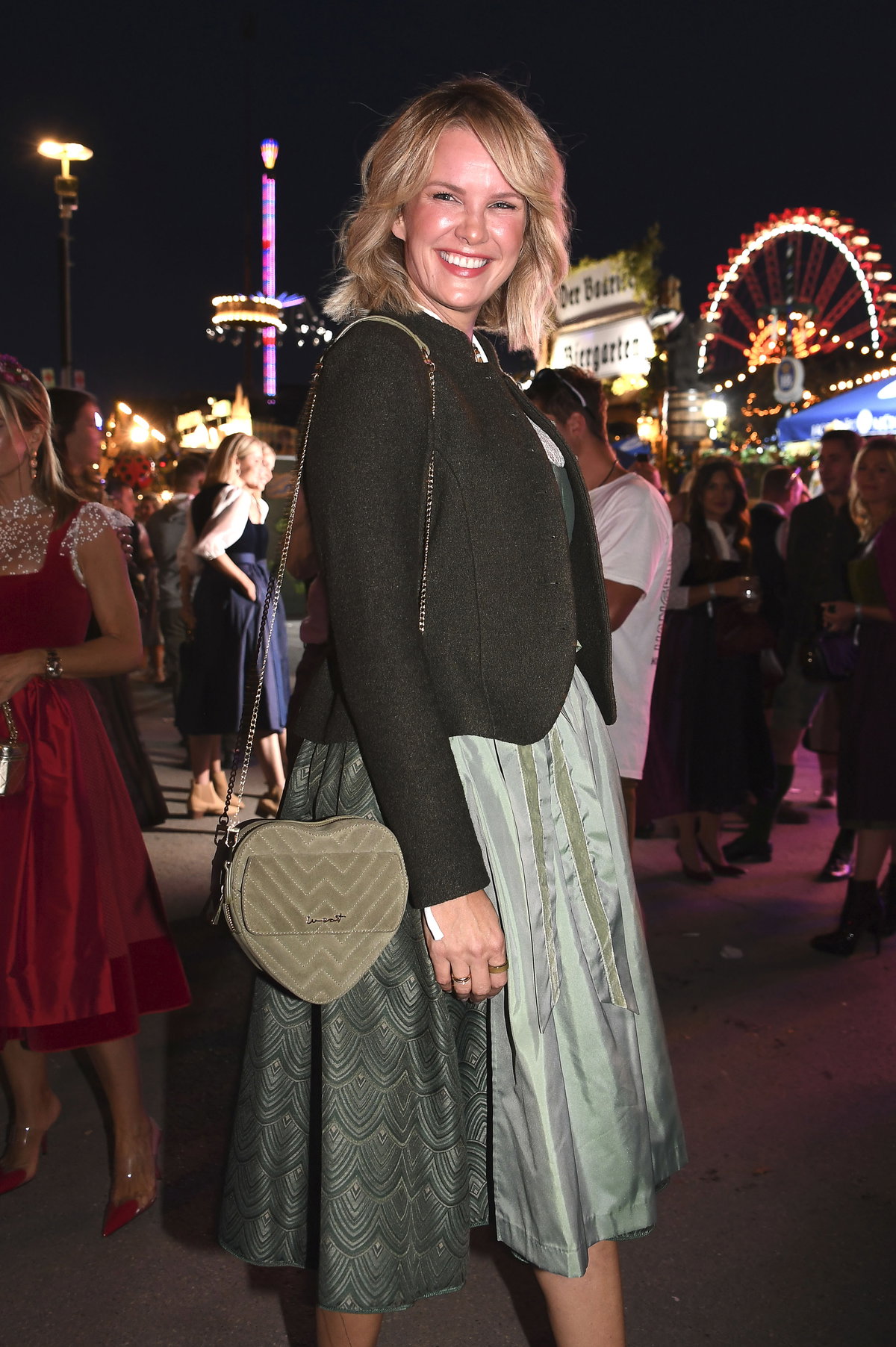 Stars auf dem Oktoberfest 2024: Monica Ivancan beim Almauftrieb