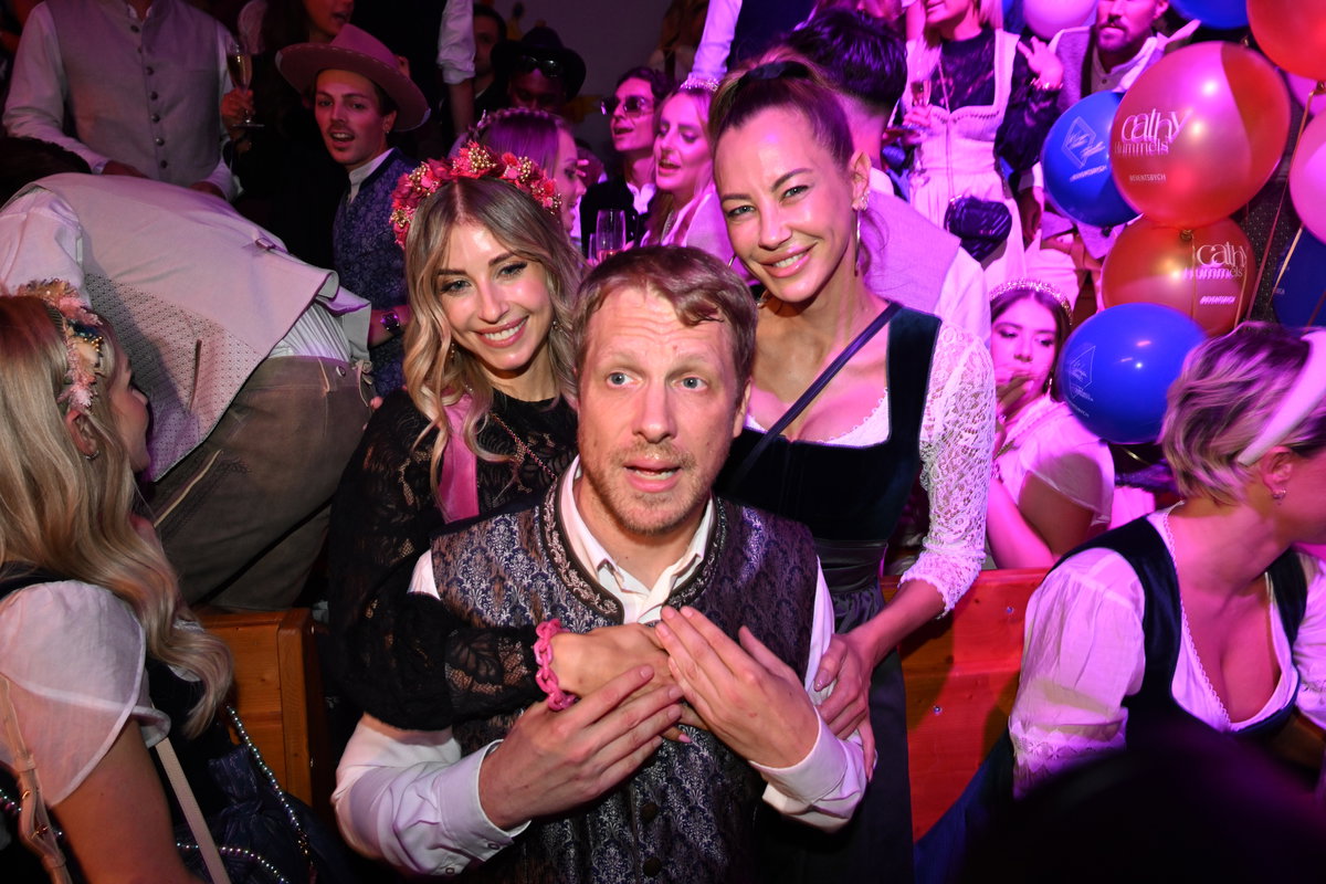 Oktoberfest 2024: Wiesn-Bummel von Cathy Hummels mit Oliver Pocher und Sandy Meyer-Wölden