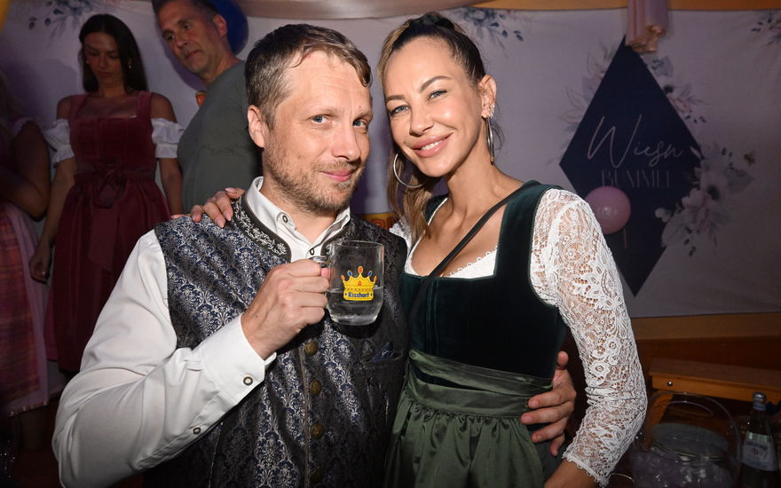 Oktoberfest 2024: Wiesn-Bummel von Cathy Hummels - Oliver Pocher und Sandy Meyer-Wölden