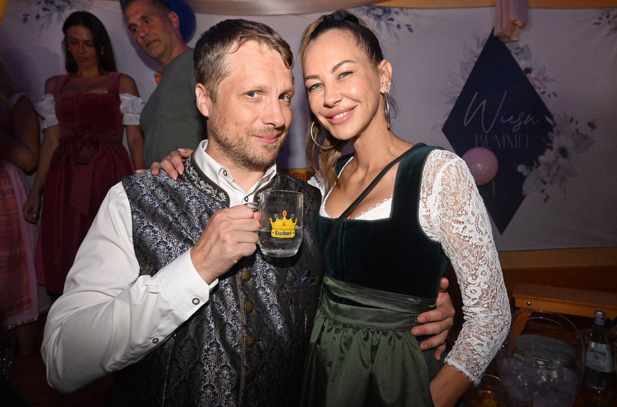 Oktoberfest 2024: Wiesn-Bummel von Cathy Hummels - Oliver Pocher und Sandy Meyer-Wölden