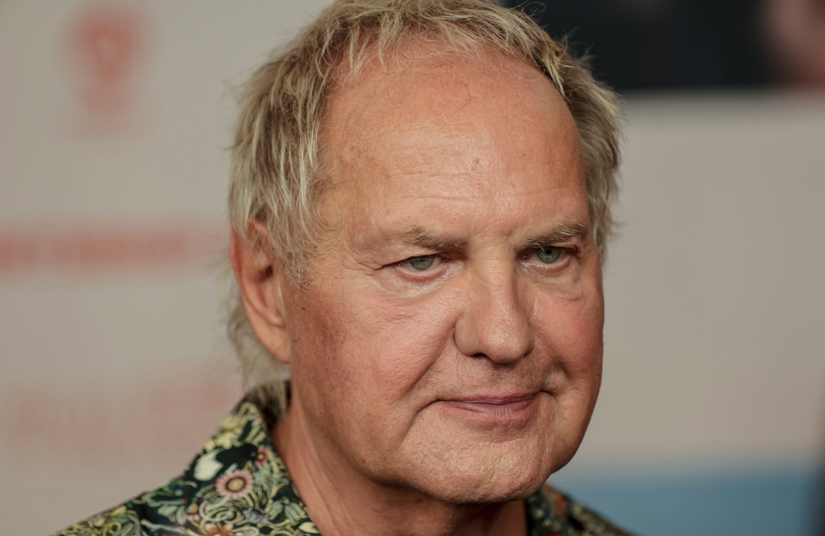 Uwe Ochsenknech guckt grimmig