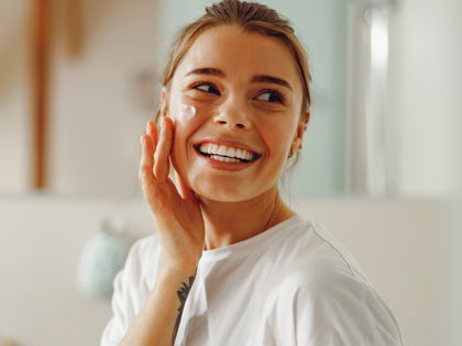 Anti-Aging: Diese reichhaltige Drogerie-Creme strafft die Haut sichtbar