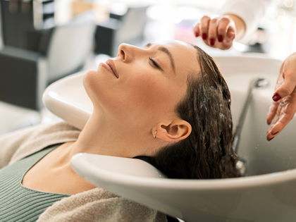 Laut Friseuren: Das ist die beste Spülung gegen Haarverlust
