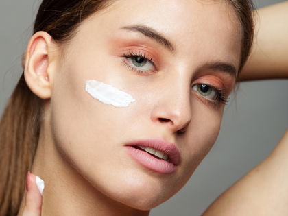 Anti-Aging: Diese Drogerie-Creme glättet ab der ersten Falte