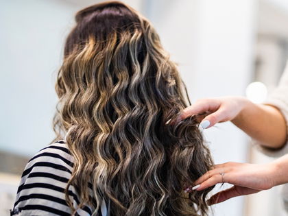 Laut Friseuren: Mit diesem Haarserum werden Schäden repariert