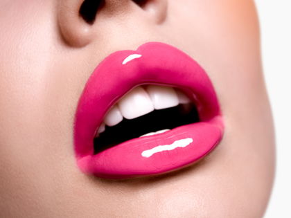 Beauty-Trend 2024: Dieser Lipgloss sorgt für 400% mehr Glanz