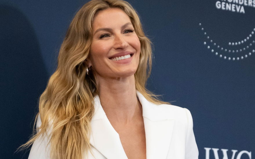 Gisele Bündchen lächelt