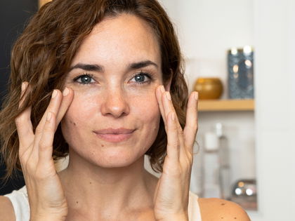 Hypoallergene Hautpflege: Diese Creme mit Vitamin C und Niacinamid bekämpft Pigmentflecken