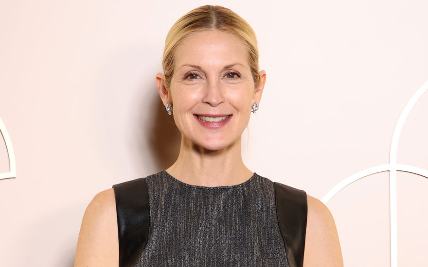 Kelly Rutherford lächelt