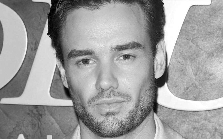 Liam Payne blickt in die Kamera