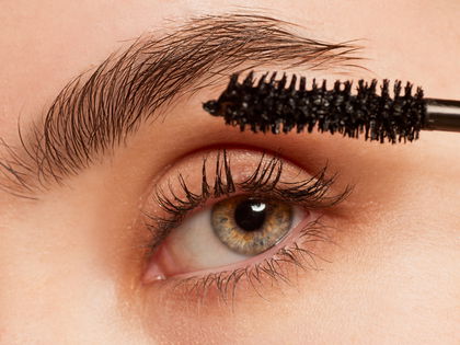 Mascara: Dieses Multi-Talent sorgt für ausdrucksstarke Blicke mit 360-Grad-Effekt