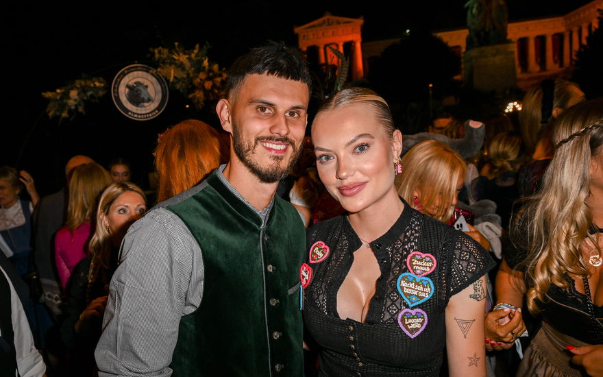 Stars auf dem Münchner Oktoberfest 2024: Cheyenne Ochsenknecht und Nino Sifkovits