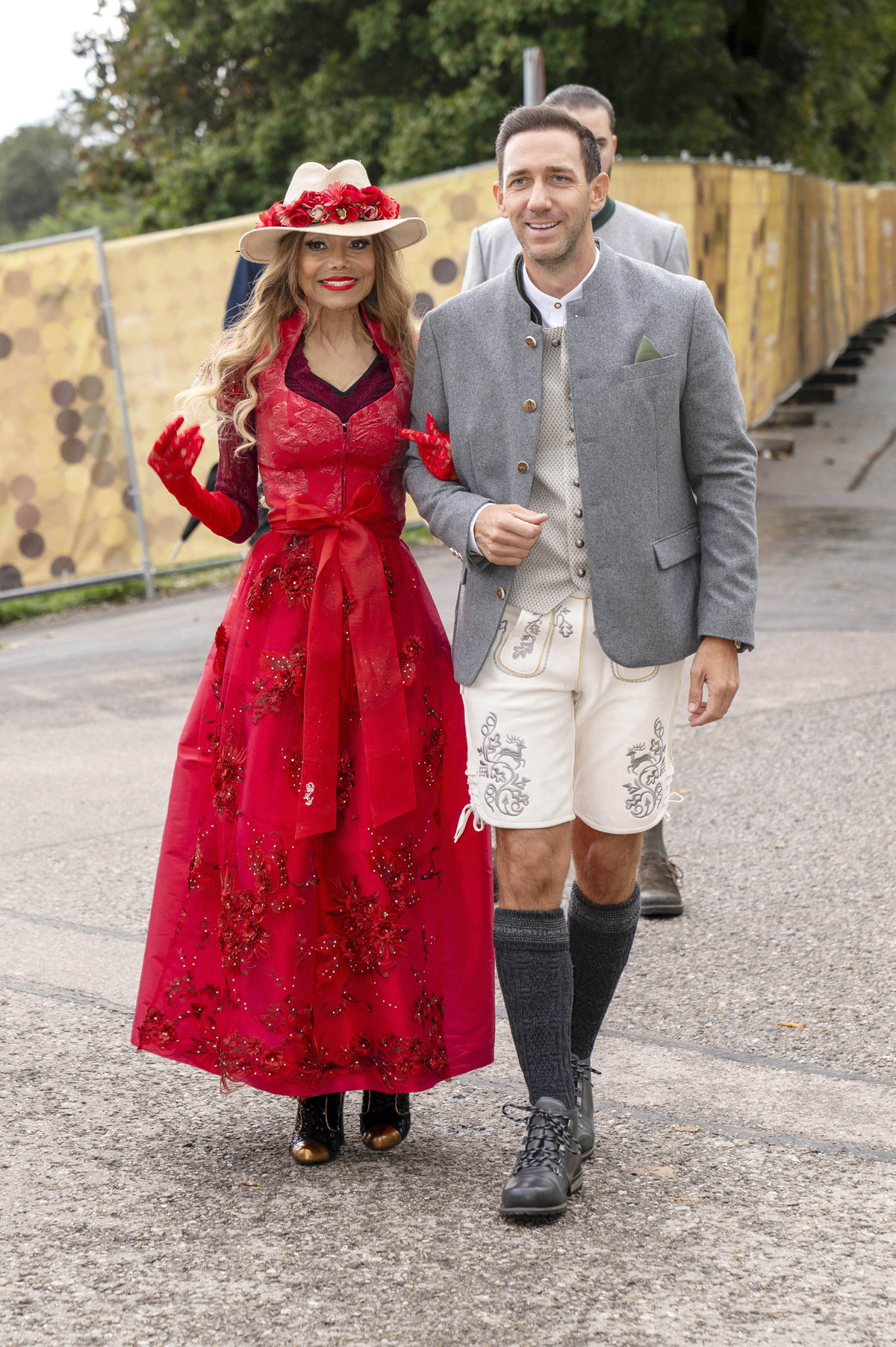 Stars auf dem Münchner Oktoberfest 2024: La Toya Jackson und Marcel Remus