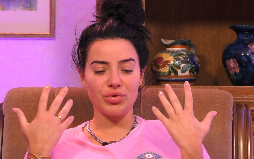 Leyla Lahouar weint bei "Promi Big Brother"