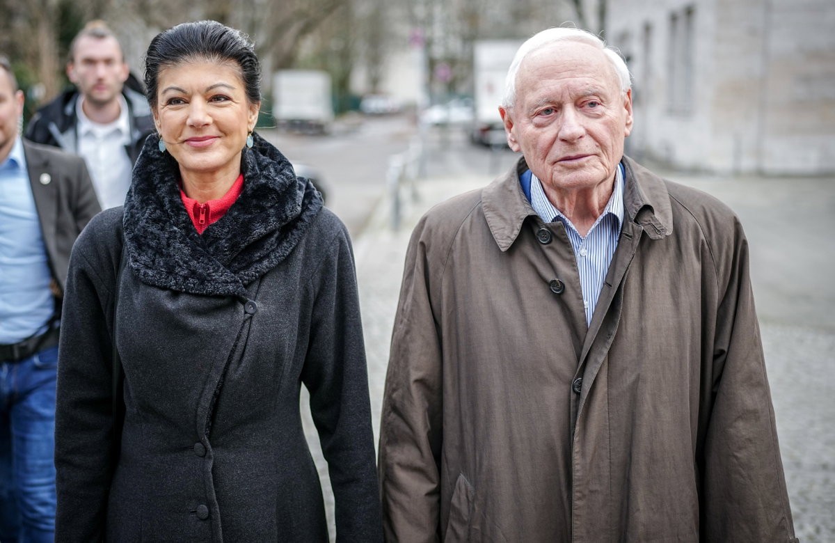 Sahra Wagenknecht und Oskar Lafontaine gehen nebeneinander her