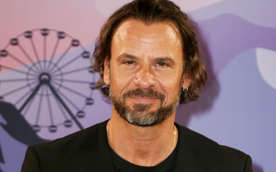 Stephan Luca lächelt