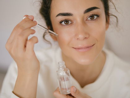Anti-Aging: Dieses Peptid-Serum bietet einen sofortigen Falten-weg-Effekt