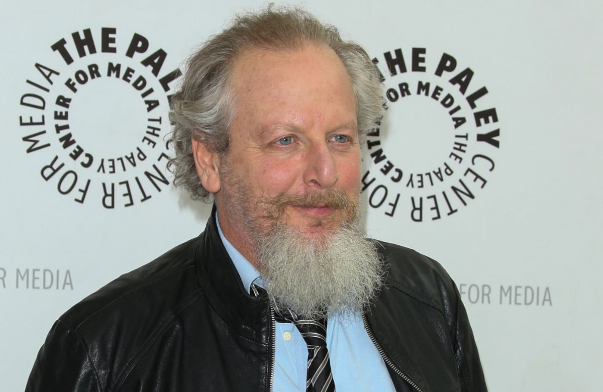 Daniel Stern schaut zur Seite