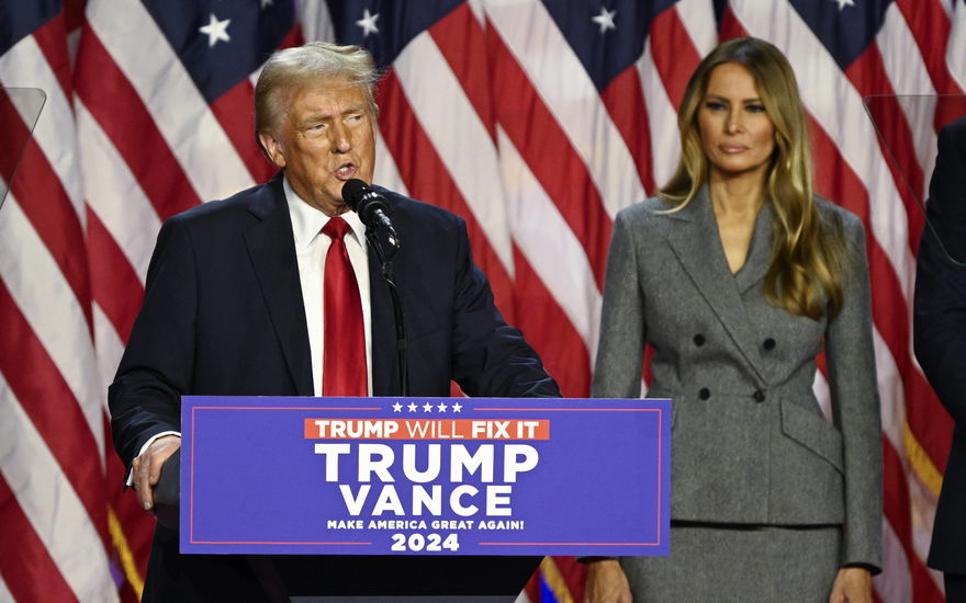 Donald Trump und Melania Trump bei einem Auftritt nach der US-Wahl 2024