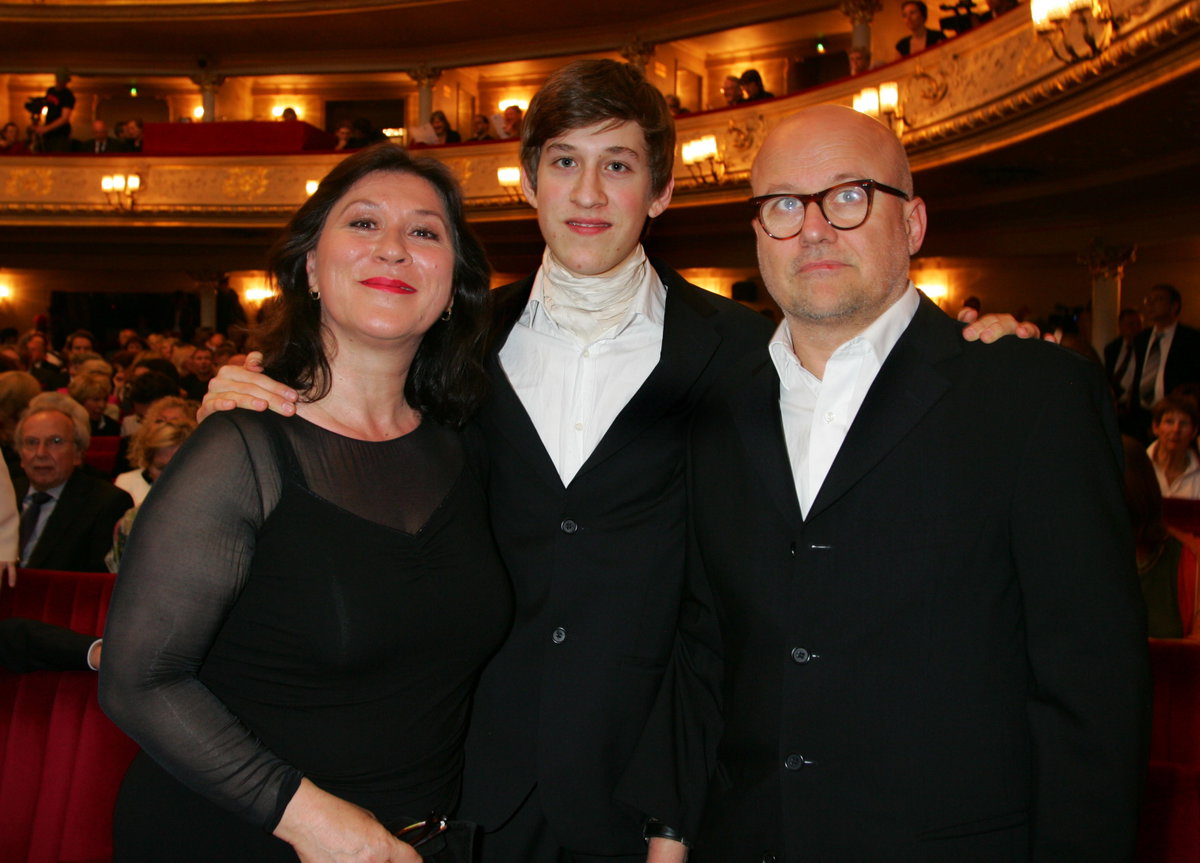 Eva Mattes mit Sohn Josef Mattes (M.) und ihrem damaligen Lebensgefährten Wolfgang Georgsdorf