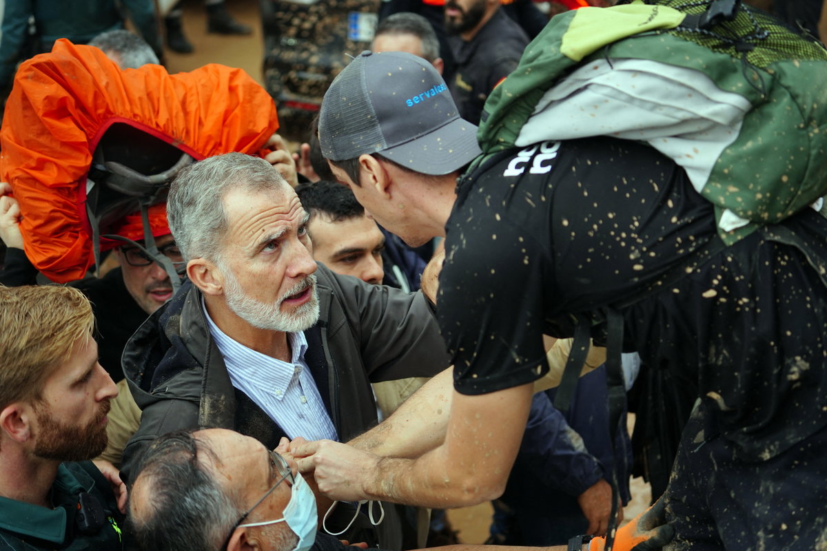 Felipe von Spanien inmitten der Proteste wegen Flutkatastrophe in Valencia