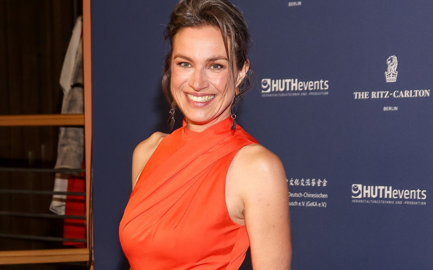 Franziska Hartmann lächelt