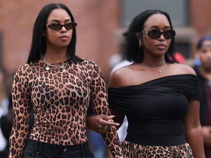 Fashion-Trend 2024: Amazon-Kunden lieben diesen günstigen Pullover mit Leo-Print