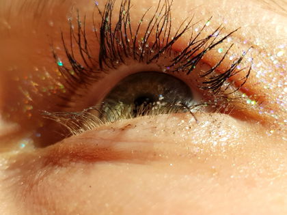 Glitter-Mascara: Die besten Top Coats für ein glamouröses Finish