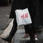 Fashion-Must-have: Diese Pailletten-Bluse von H&M das It-Piece für die Festtage 