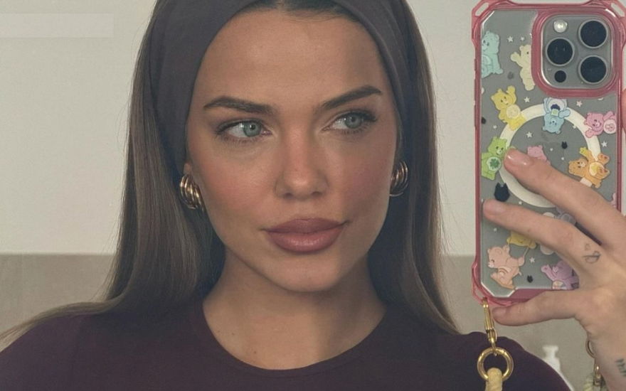 Laura Maria Rypa macht Selfie