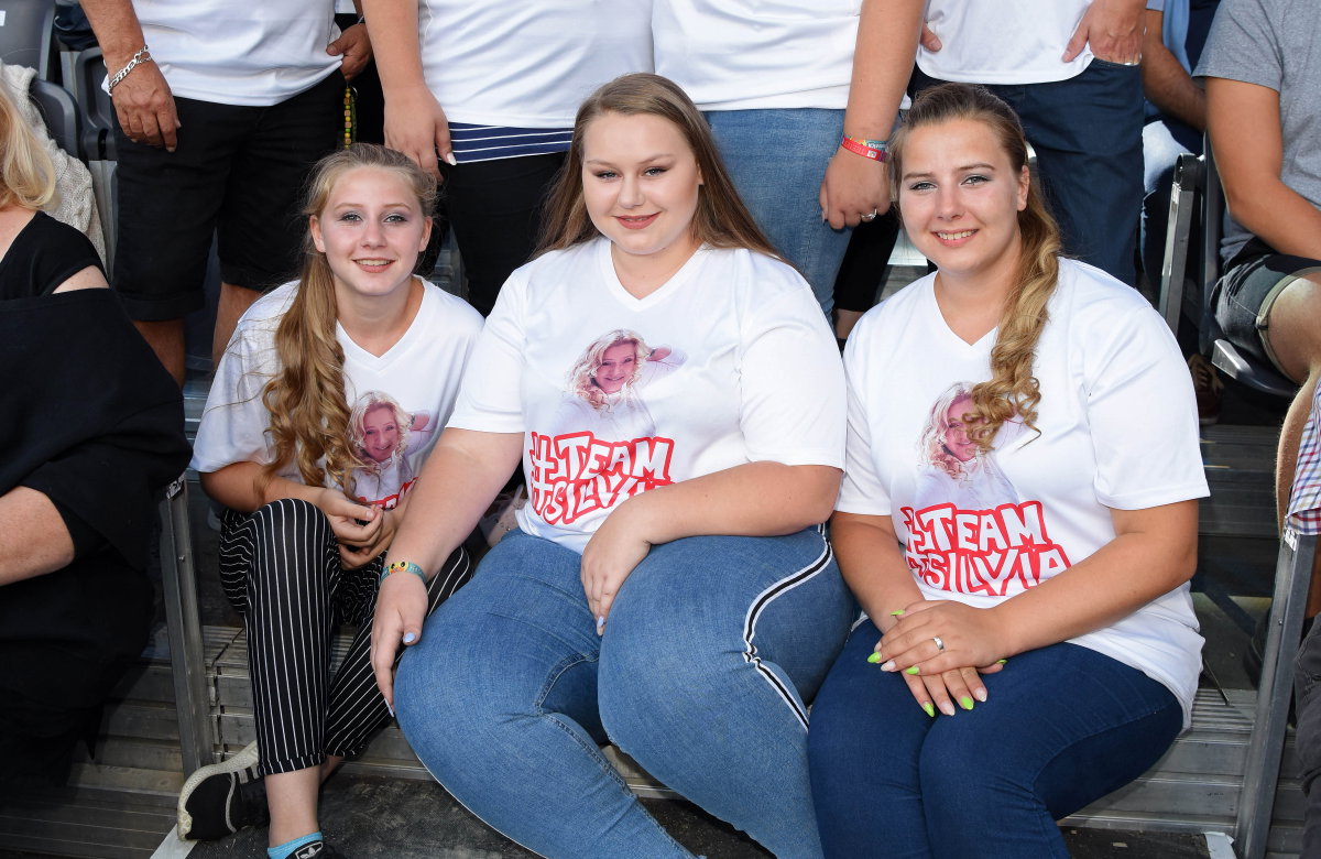 Loredana, Sarah-Jane & Sarafina Wollny sitzen nebeneinander