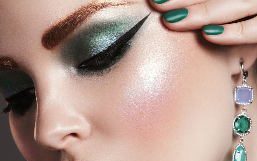 Frau grünes Augen-Make-up
