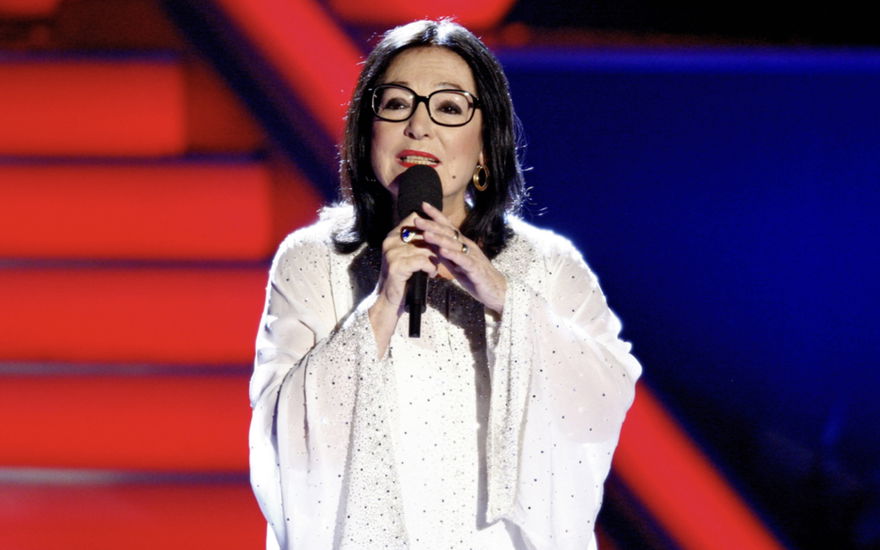 Nana Mouskouri singt einen ihrer Hits