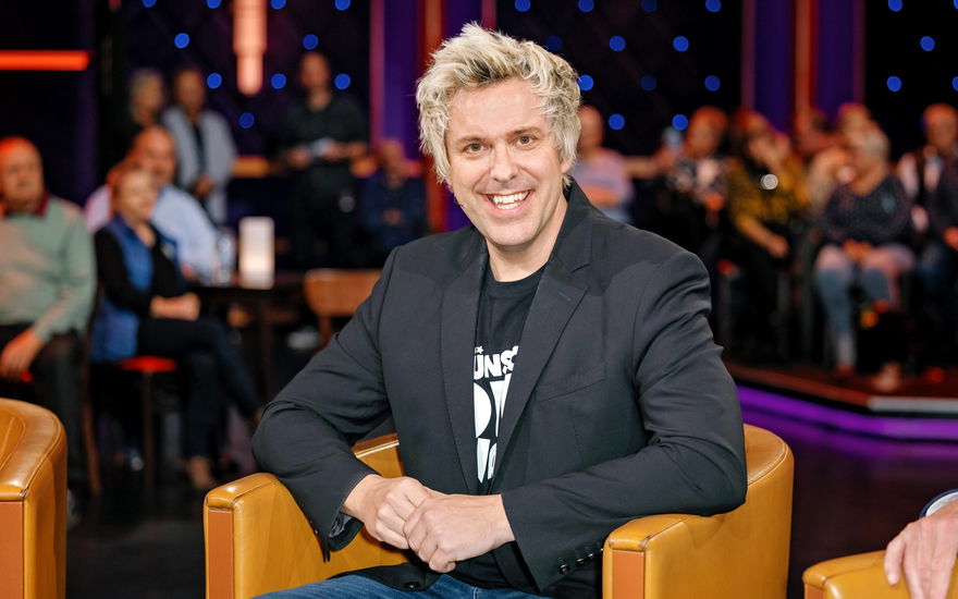 Sascha Grammel lacht
